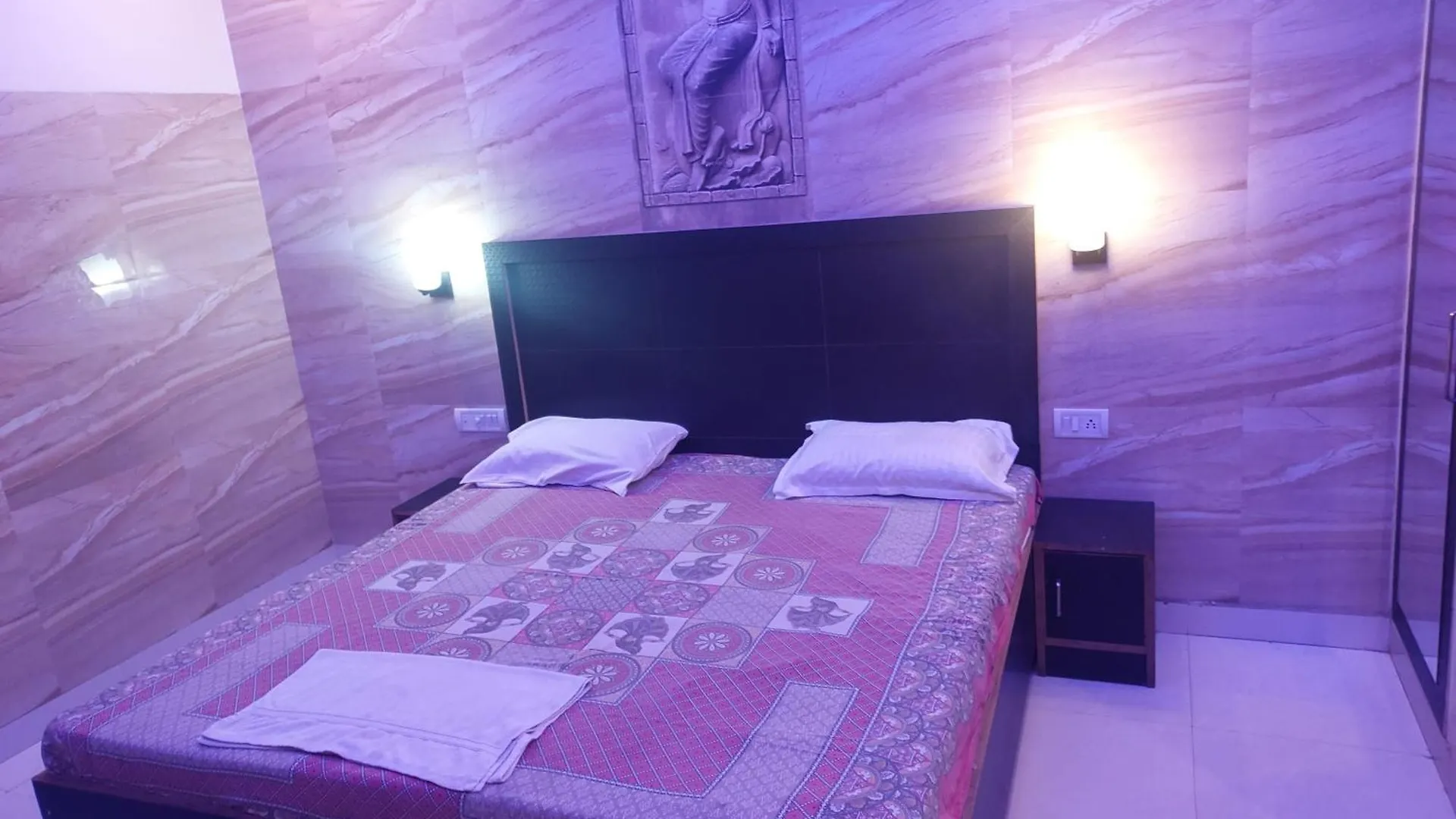 **  Hotel Tourist Rest House Agra India