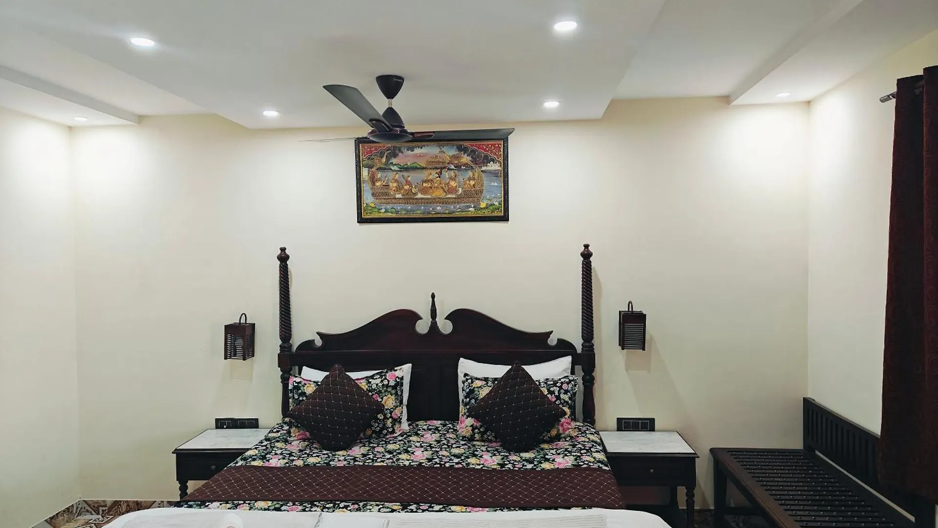Hotel Tourist Rest House Agra contacts