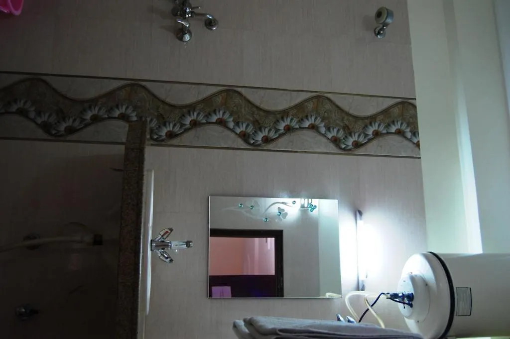 Hotel Tourist Rest House Agra 2*, Agra (Uttar Pradesh)