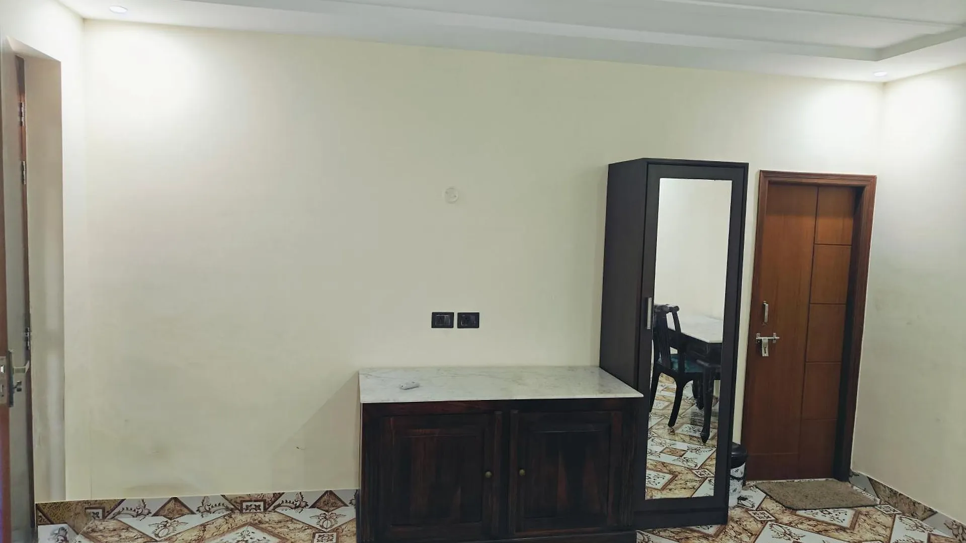 Hotel Tourist Rest House Agra  Agra (Uttar Pradesh)