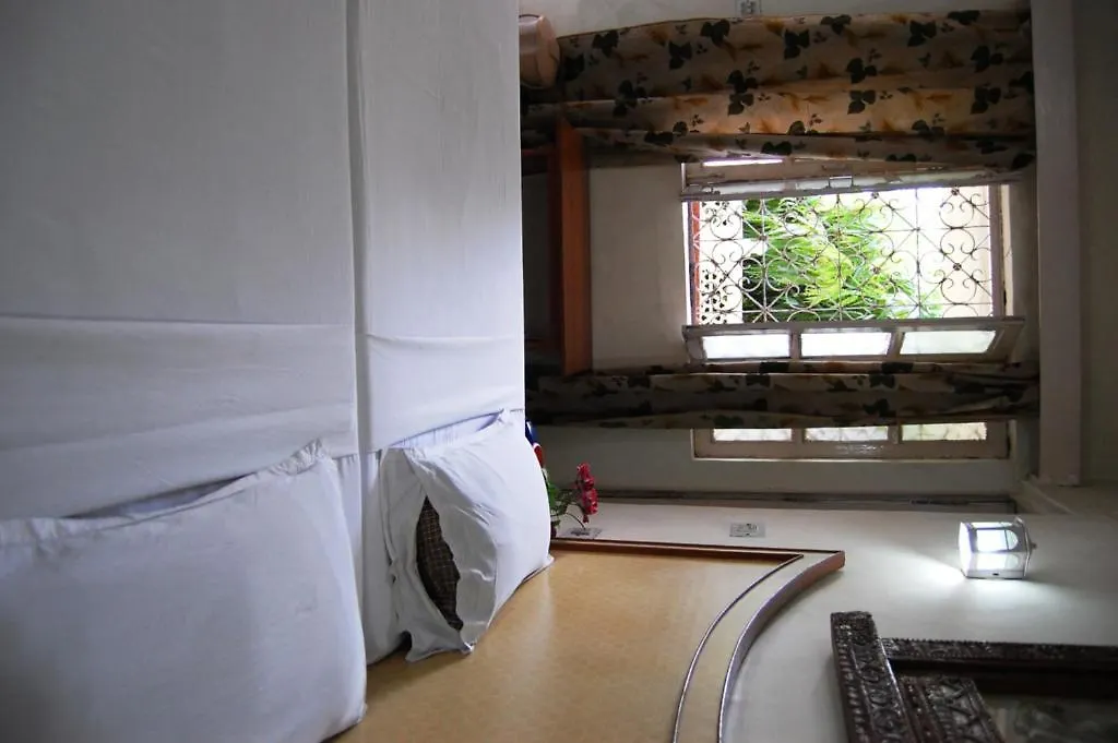 Hotel Tourist Rest House Agra  Agra (Uttar Pradesh)